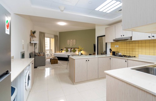 Bab Al Bahr Apartment | Amazing Stay With Beach Access & Balcony -rak