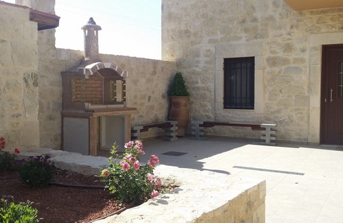 Gortyna Villa | Amazing stone villa ,2 bedrooms, kitchen, Wc, Wifi, BBQ, garden, veranda,parking