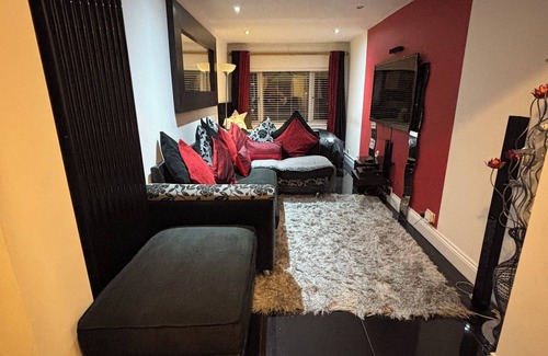 Stanford-le-Hope Apartment | Amazing studio room in a beautiful house