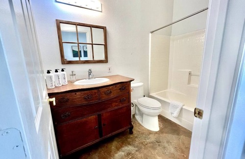Smithville Apartment | Amazing studio at Red Owl Courts