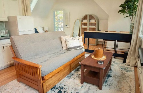 Lake Carolina House | Amazing Studio Guesthouse, in beautiful Columbia Lake community suburb.