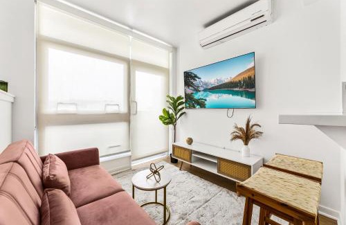 Downtown Apartment | Amazing studio in SM Promenade! Free parking!