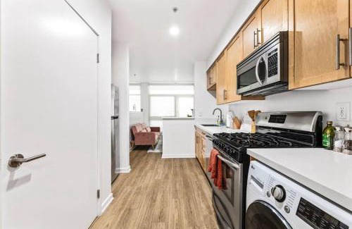 Downtown Apartment | Amazing studio in SM Promenade! Free parking!