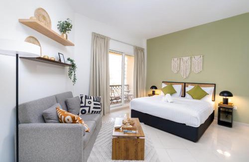Bab Al Bahr Apartment | Amazing Studio with Balcony & Beach access-RAK
