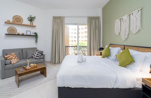 Bab Al Bahr Apartment | Amazing Studio with Balcony & Beach access-RAK