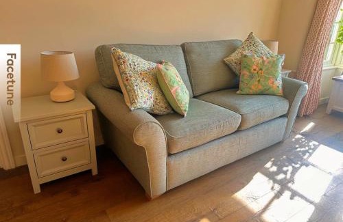 Bookham House | Amazing Summer Surrey Cottage
