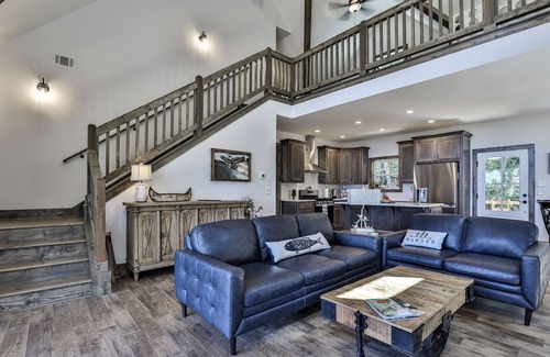 Ellijay Cabin | Amazing Sunset View 4 berm, 3.5 bath, spa, fire pit, overlooking Carter's Lake