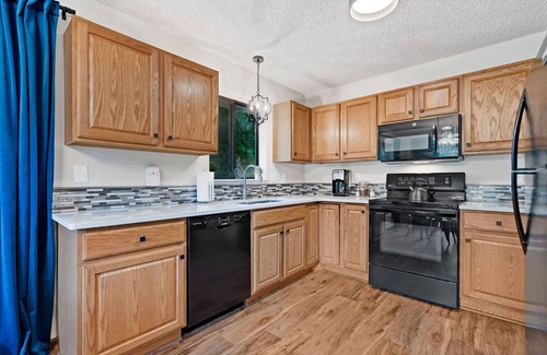Fort Collins House | Amazing Sunsets, Biking, Boating and More at the Horsetooth Stoop!