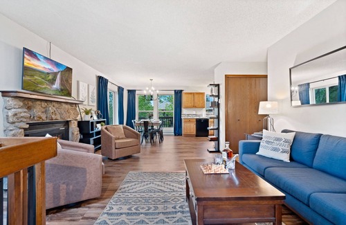 Fort Collins House | Amazing Sunsets, Biking, Boating and More at the Horsetooth Stoop!