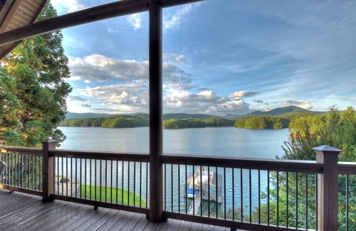 Unaka Cabin | Amazing Sweetwater Lodge - custom lakefront home with mountain views. Close to Blue Ridge!