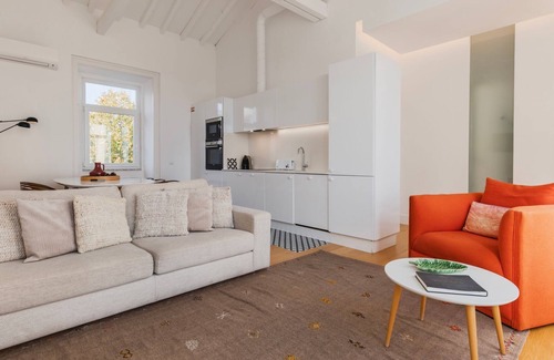 Santa Engracia Apartment | Amazing Terrace River View Apartment by LovelyStay