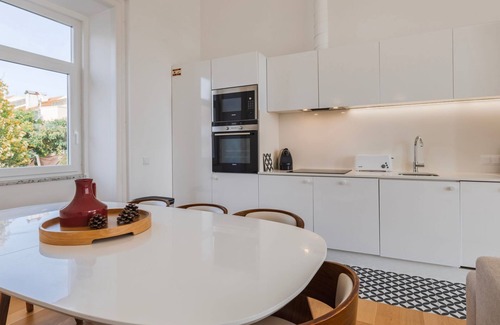 Santa Engracia Apartment | Amazing Terrace River View Apartment by LovelyStay
