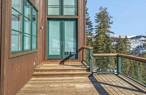Bear Valley House | Amazing Three Story Cabin! Four Fireplaces, Private Hot Tub, Snowmobile Transportation Provided, Beautiful And Comfortable 4 Bedroom Home by Redawning