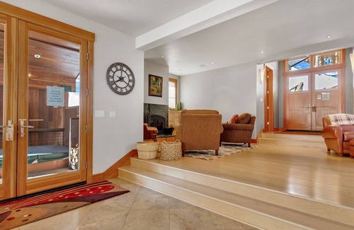 Bear Valley House | Amazing three story cabin! Four fireplaces, private hot tub, snowmobile transportation provided, beautiful and comfortable (Home 359) by RedAwning