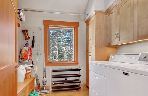 Bear Valley House | Amazing three story cabin! Four fireplaces, private hot tub, snowmobile transportation provided, beautiful and comfortable (Home 359) by RedAwning