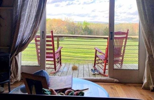 Grandview House | Amazing Tiny House Rental for Unique Romantic Getaways in Tennessee