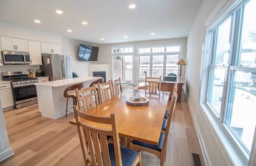 Saratoga Springs House | Amazing Townhome Overlooking Saratoga Lake