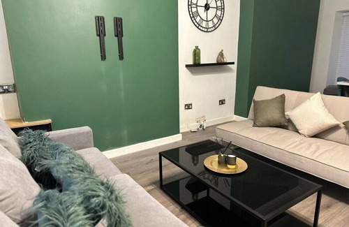 Bridgend House | Amazing two bedrooms house