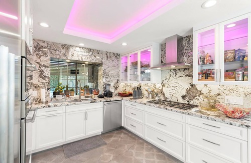 Araby House | Amazing- Ultra Luxe Estate, Resort like Pool, Firepit & More
