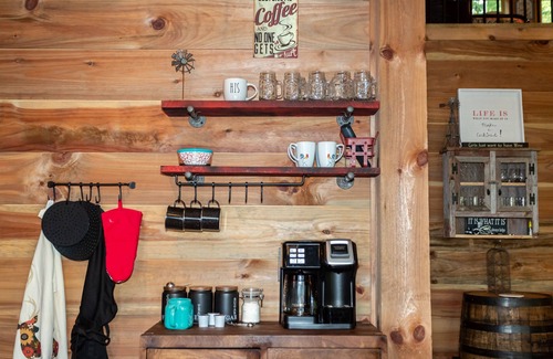 Blue Ridge Cabin | Amazing View - 5M to BR - Private - 2 King rooms on main - Hot tub - Fire Pit