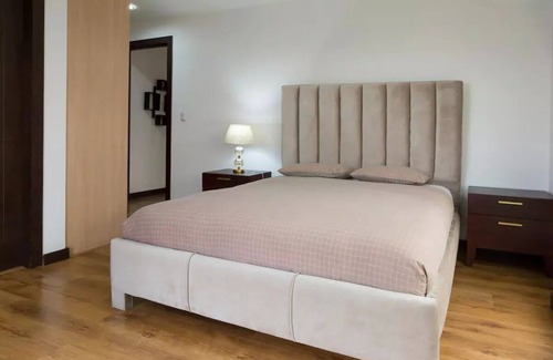 La Floresta Apartment | Amazing View A Volcano Pichincha AND Balcony 11