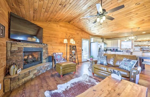 Morganton Cabin | Amazing View- Cozy 2/2 Cabin +Hot Tub +Long Range Mtn Views!