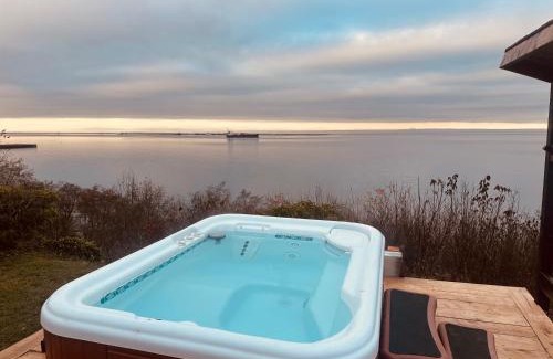 Port Angeles East Villa | Amazing View Hot tub Olympic National Park