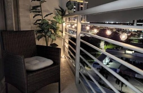 Downtown Hollywood Condo | Amazing view, stylish & Lovely, 1 mile to beach famous hollywood beach broadwalk