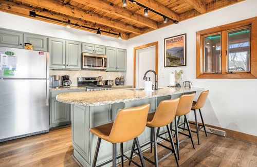 Nellysford Cabin | Amazing Views From 3 Decks! Hot Tub - Pool Table - Games - Grill - Gazebo - WIFI