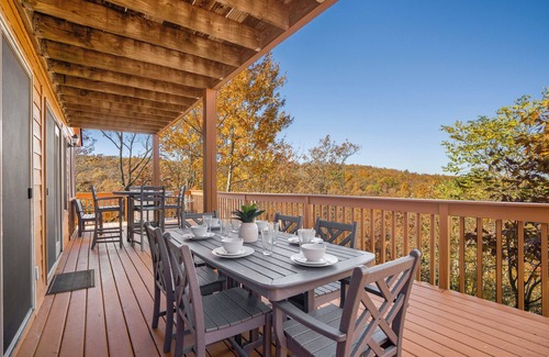 Nellysford Cabin | Amazing Views From 3 Decks! Hot Tub - Pool Table - Games - Grill - Gazebo - WIFI