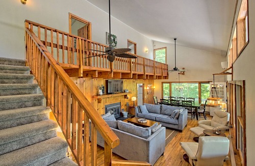 Franklin House | Amazing views, 4 KING BEDs, Pets OK, Ultra-Fast Wi-Fi, Firepit, Covered Deck