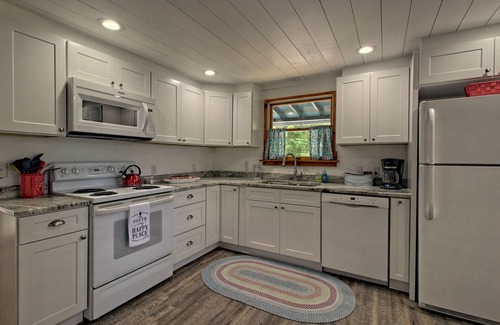 Franklin House | Amazing views, 4 KING BEDs, Pets OK, Ultra-Fast Wi-Fi, Firepit, Covered Deck