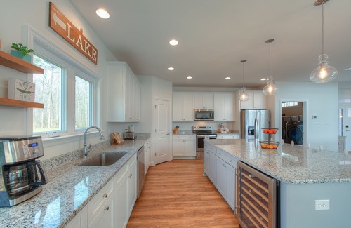 Mineral House | Amazing views! 500 ft waterfront - Awesome Boathouse & Private Beach -7 bedrooms