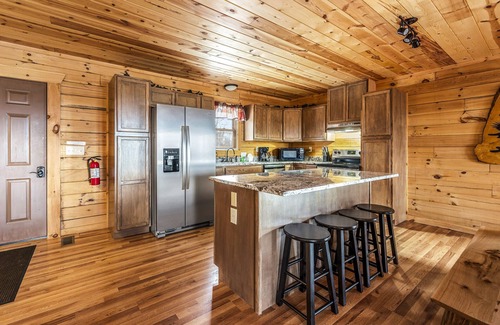 Gatlinburg Cabin | Amazing views and convenient location!