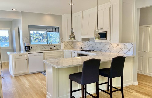 Belvedere Tiburon House | Amazing Views and Walkable to Downtown! Historic 3/2 Home, Sleeps 8