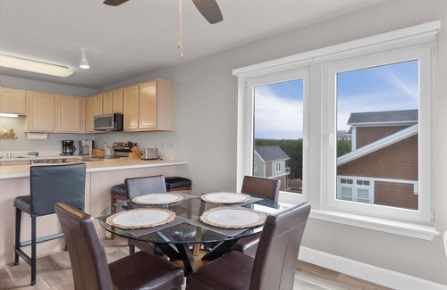 Long Beach Condo | AMAZING VIEWS, Beachfront, Pets OK, In Town, Elevator, Walk to Beach (Azure)