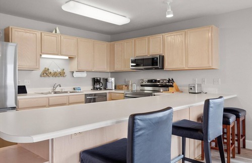 Long Beach Condo | AMAZING VIEWS, Beachfront, Pets OK, In Town, Elevator, Walk to Beach (Azure)