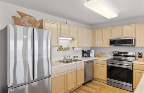 Long Beach Condo | AMAZING VIEWS, Beachfront, Pets OK, In Town, Elevator, Walk to Beach (Azure)