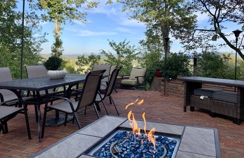 Bristol House | AMAZING VIEWS~ ENTERTAINMENT PATIO~ Groups & Kid Friendly~ BMS & R&R Welcome!
