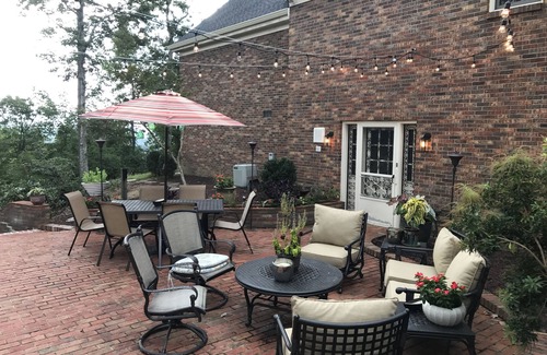 Bristol House | AMAZING VIEWS~ ENTERTAINMENT PATIO~ Groups & Kid Friendly~ BMS & R&R Welcome!