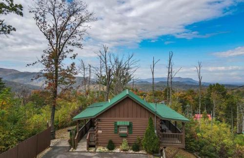 Gatlinburg - Pigeon Forge House | Amazing Views! Hot Tub,Pool Table,Fireplace,Relax!