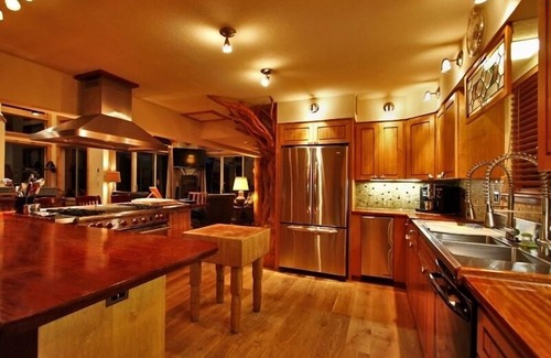 South Lake Tahoe House | Amazing Views! Luxury Retreat-Sleeps 14nDo Not Book before contacting the Owner!