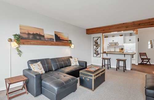 Campbell River Apartment | Amazing Views of Georgia Strait Across from Ocean
