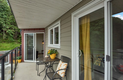 Campbell River Apartment | Amazing Views of Georgia Strait Across from Ocean