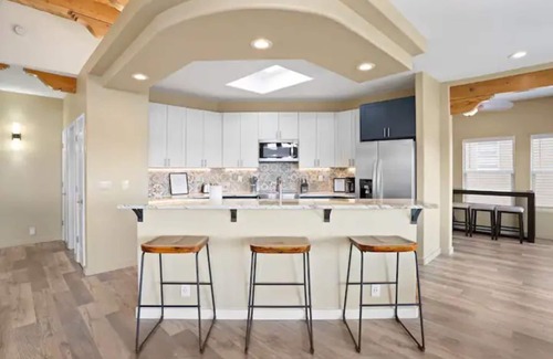 Taylor Ranch House | Amazing views of the mountains and city with game room and putting green!