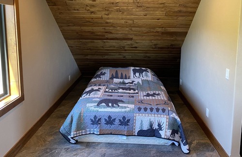 Livingston Apartment | Amazing Views & Secluded Studio Apartment