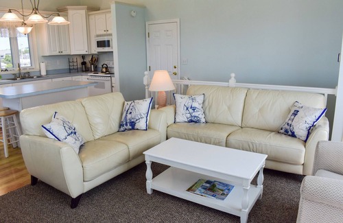 West Dennis House | Amazing views sleeping 14! 6 bedroom duplex steps to South Village beach