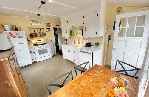 Aquinnah House | Amazing Views! Sunsets! Larger Roof Deck! Historic Martha’s Vineyard Gem!