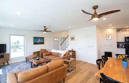 Madison House | Amazing views waterfront 3-bedroom home in Madison