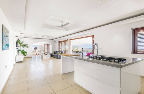 Bisento Villa | Amazing Villa for 10 guests w/Private Pool, Intimate Outdoors & Ocean Panoramas